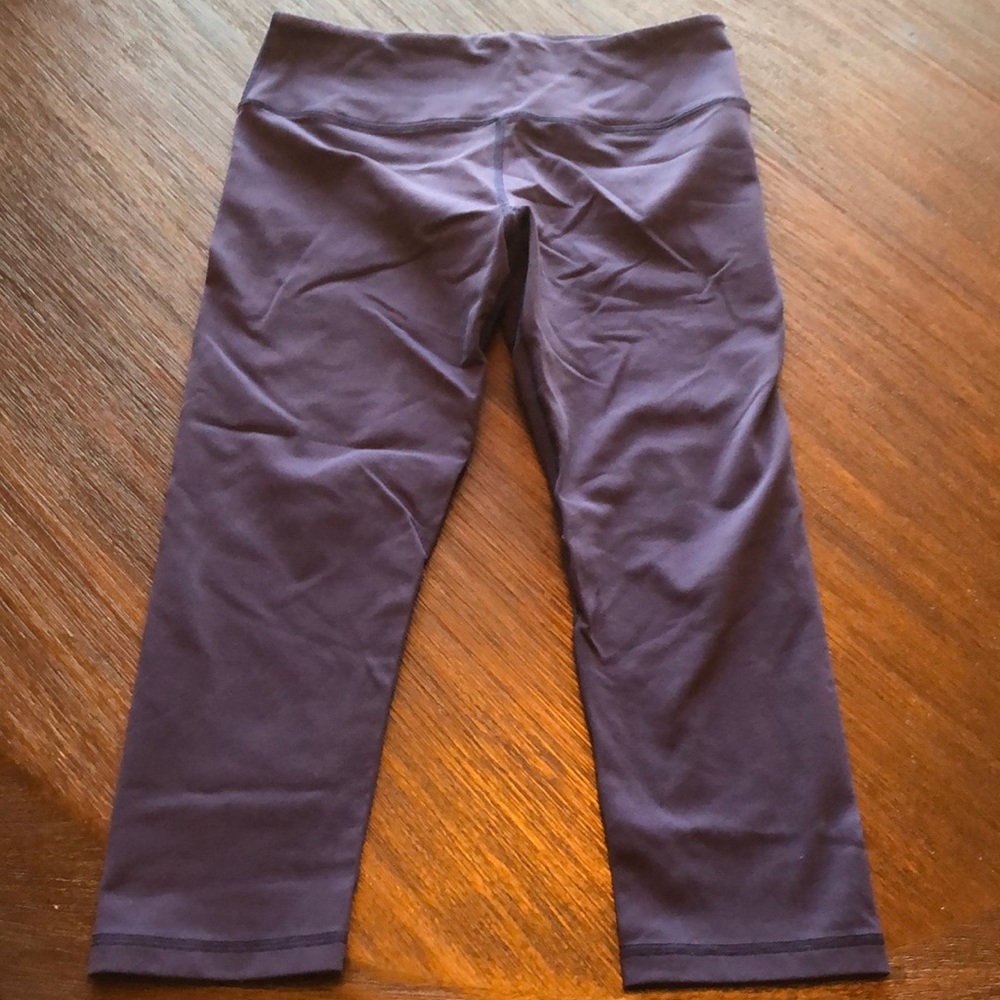 Glyder dark blue cropped workout leggings